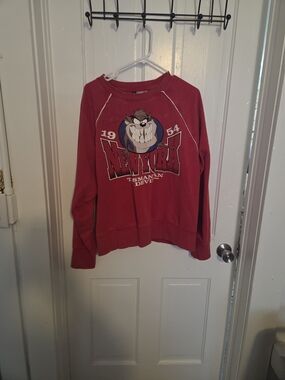 H&M Red Tasmanian Devil New York Graphic Crewneck Sweatshirt